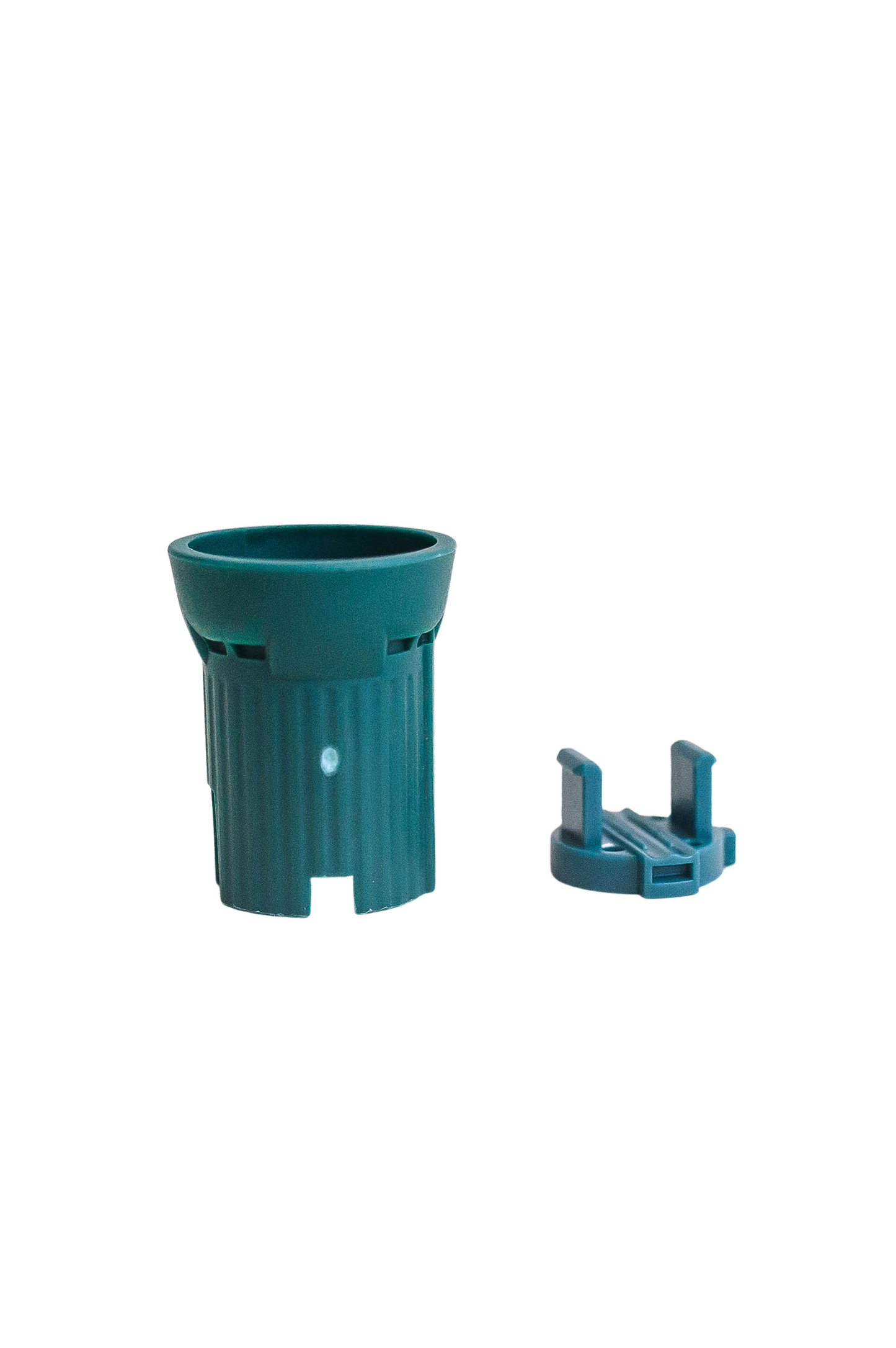 Closeup of Minleon C9 replacement socket and cap for socket cord