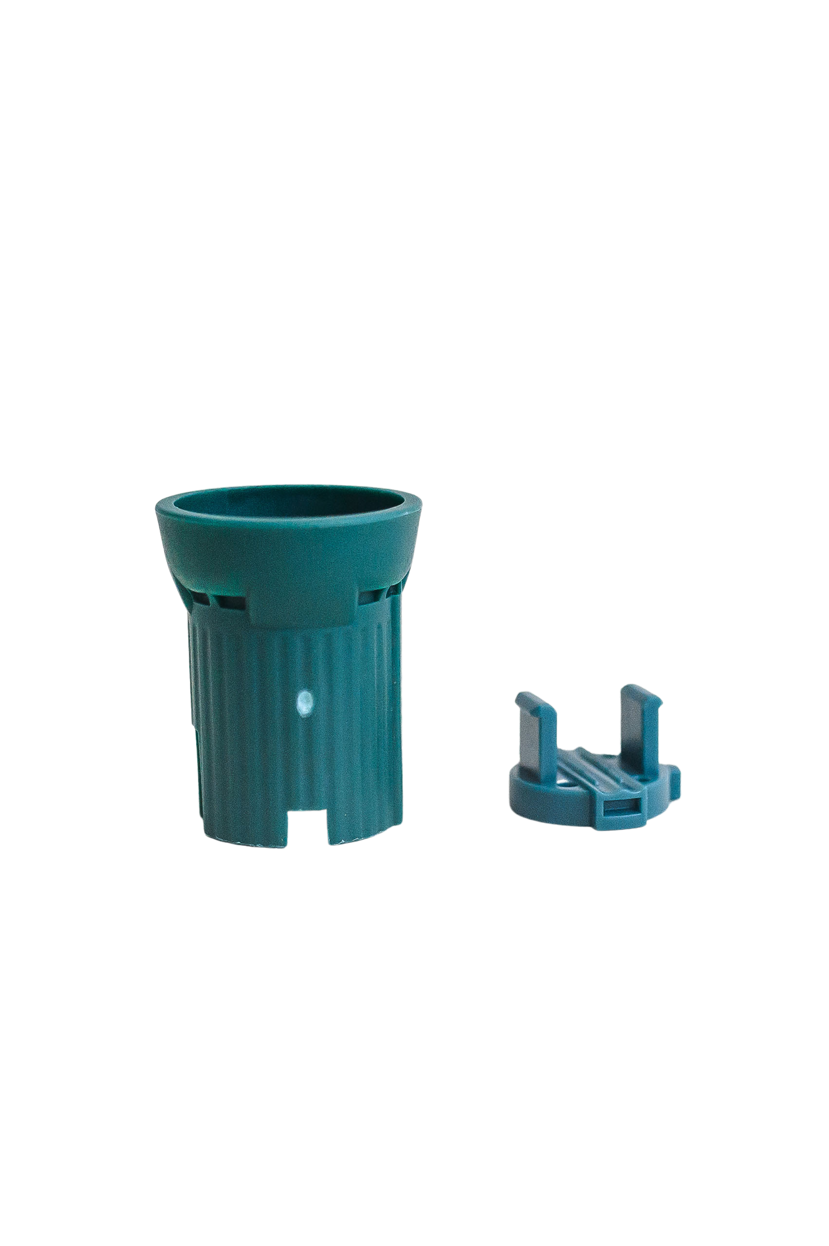 Closeup of Minleon C9 replacement socket and cap for socket cord